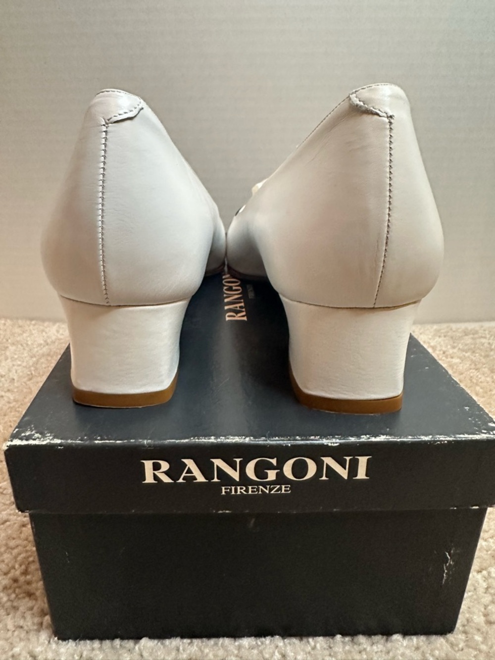 Rangoni White Leather Flats with Navy blue Cap Toe, size 9 AA, New in Box - Picture 4 of 8
